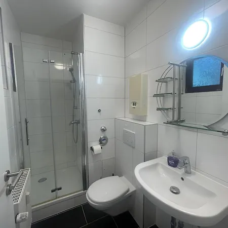 Charmante 3-zimmer-wohnung Zentral In 아파트